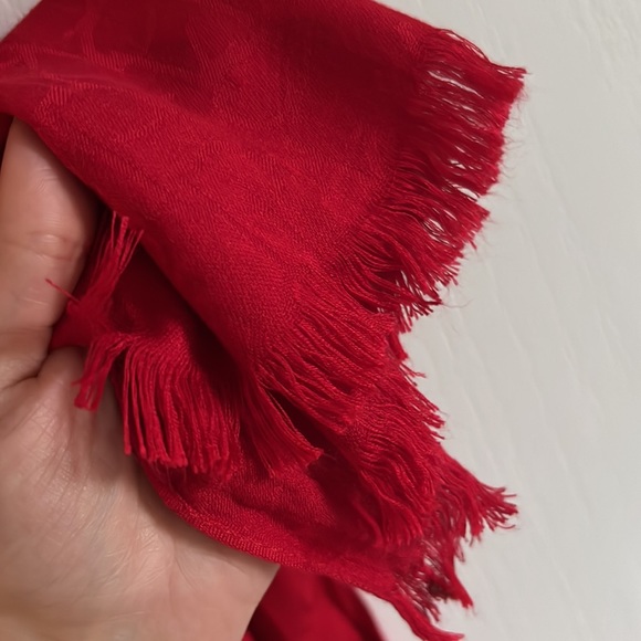 Calvin Klein red scarf - Picture 3 of 3